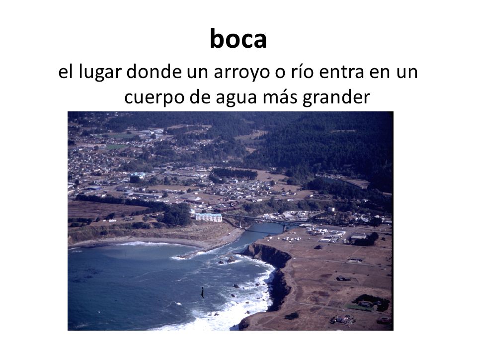 el lugar donde un arroyo o río entra en un cuerpo de agua más grander