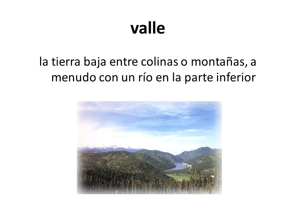 valle la tierra baja entre colinas o montañas, a menudo con un río en la parte inferior
