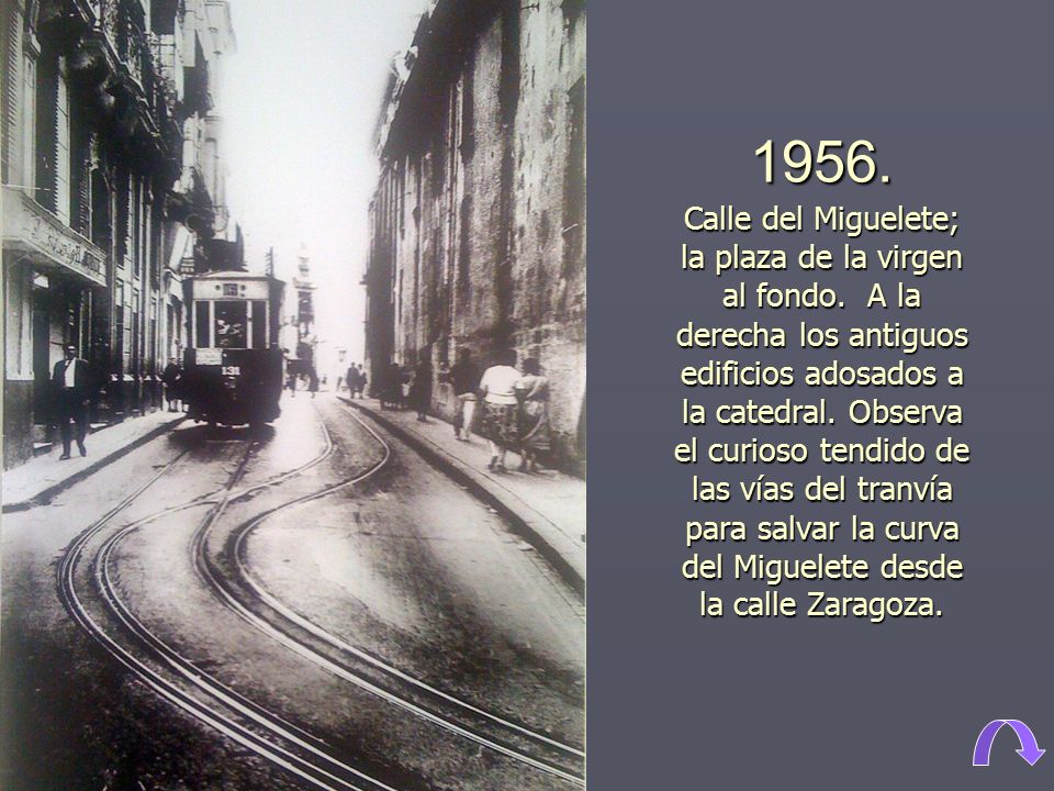 1956. Calle del Miguelete; la plaza de la virgen al fondo