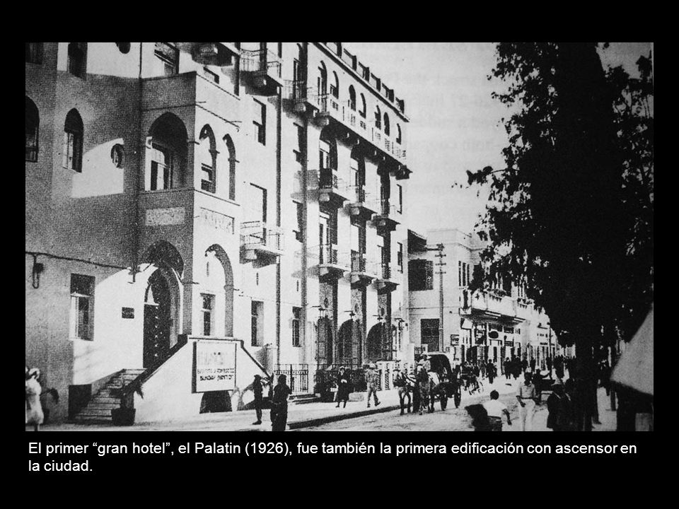 El primer gran hotel , el Palatin (1926), fue también la primera edificación con ascensor en la ciudad.