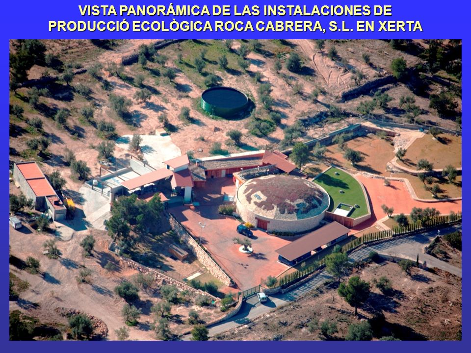 VISTA PANORÁMICA DE LAS INSTALACIONES DE PRODUCCIÓ ECOLÒGICA ROCA CABRERA, S.L. EN XERTA