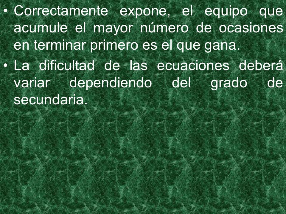 Correctamente expone, el equipo que acumule el mayor número de ocasiones en terminar primero es el que gana.