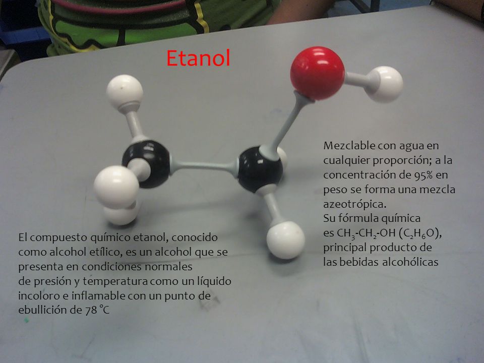 Etanol Mezclable con agua en cualquier proporción; a la concentración de 95% en peso se forma una mezcla azeotrópica.
