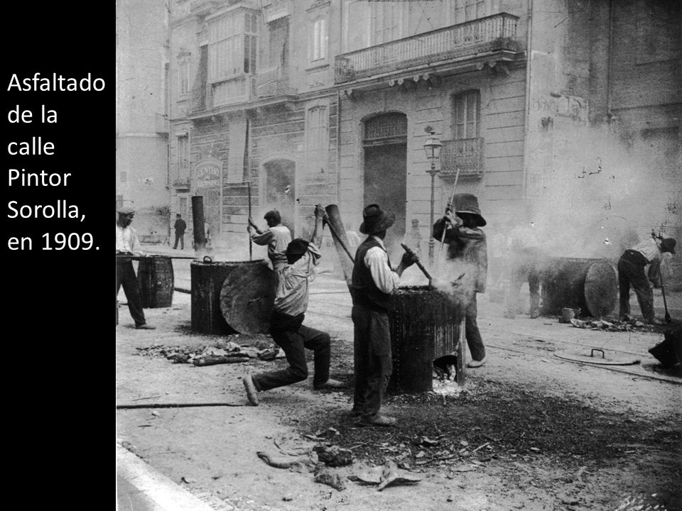 Asfaltado de la calle Pintor Sorolla, en 1909.
