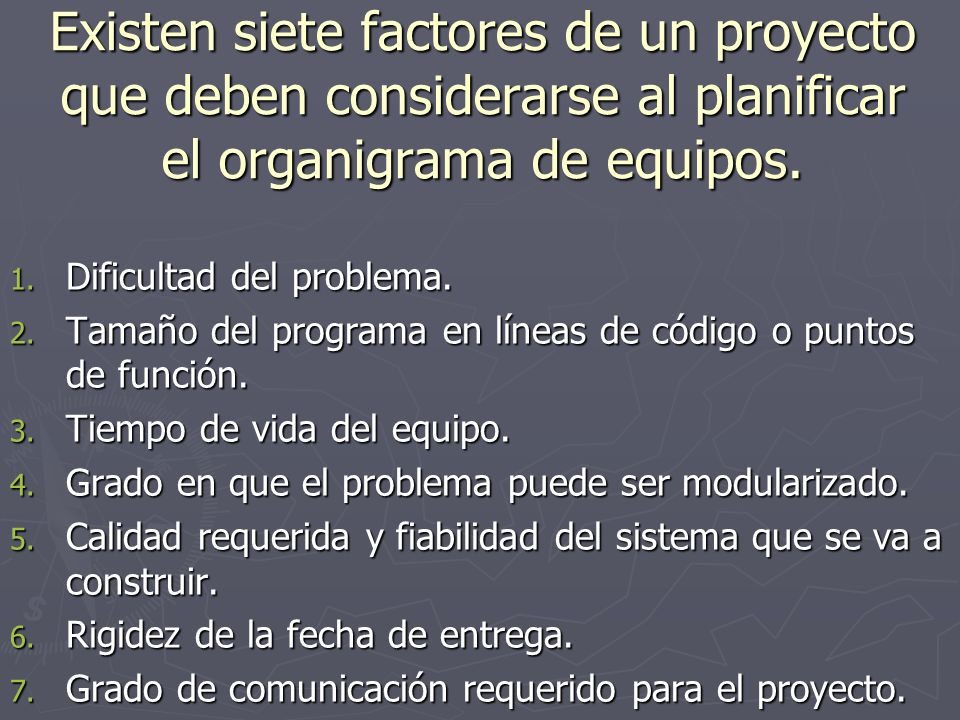 Existen siete factores de un proyecto que deben considerarse al planificar el organigrama de equipos.