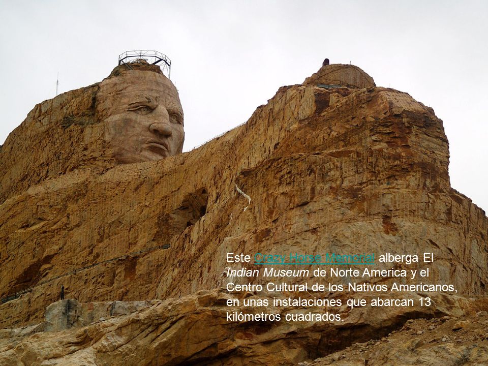 Este Crazy Horse Memorial alberga El Indian Museum de Norte America y el Centro Cultural de los Nativos Americanos, en unas instalaciones que abarcan 13 kilómetros cuadrados.