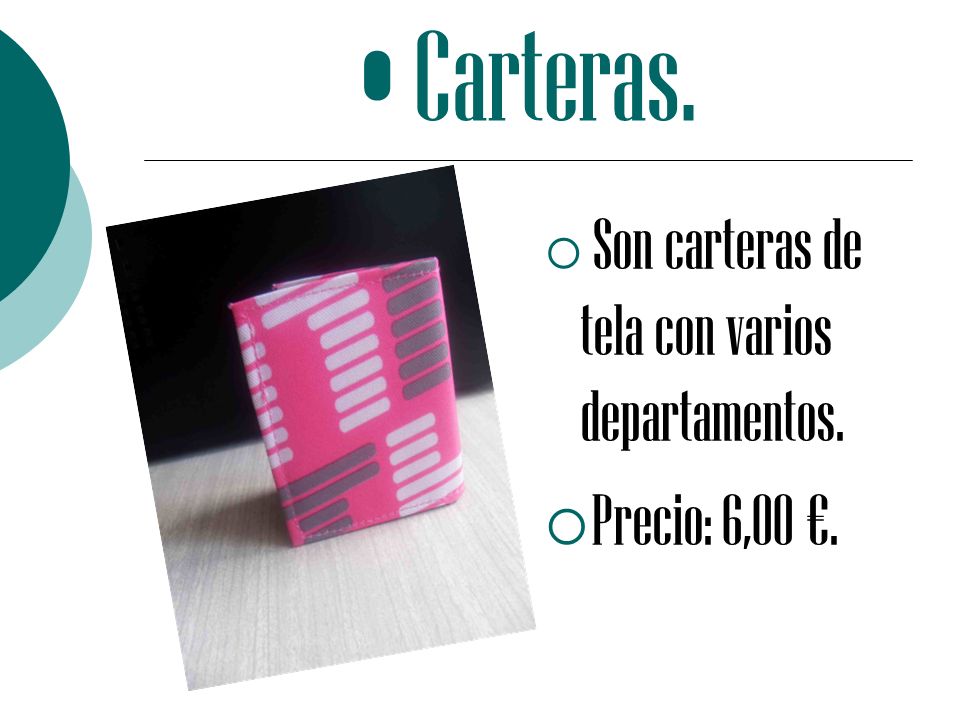 Carteras. Son carteras de tela con varios departamentos. Precio: 6,00 €.