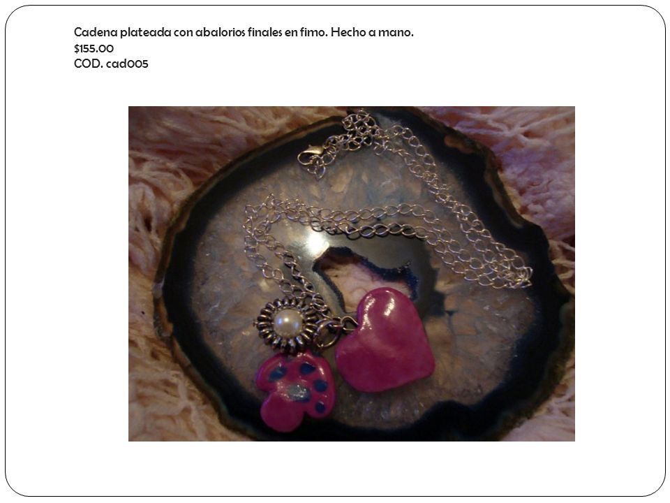 Cadena plateada con abalorios finales en fimo. Hecho a mano. $155