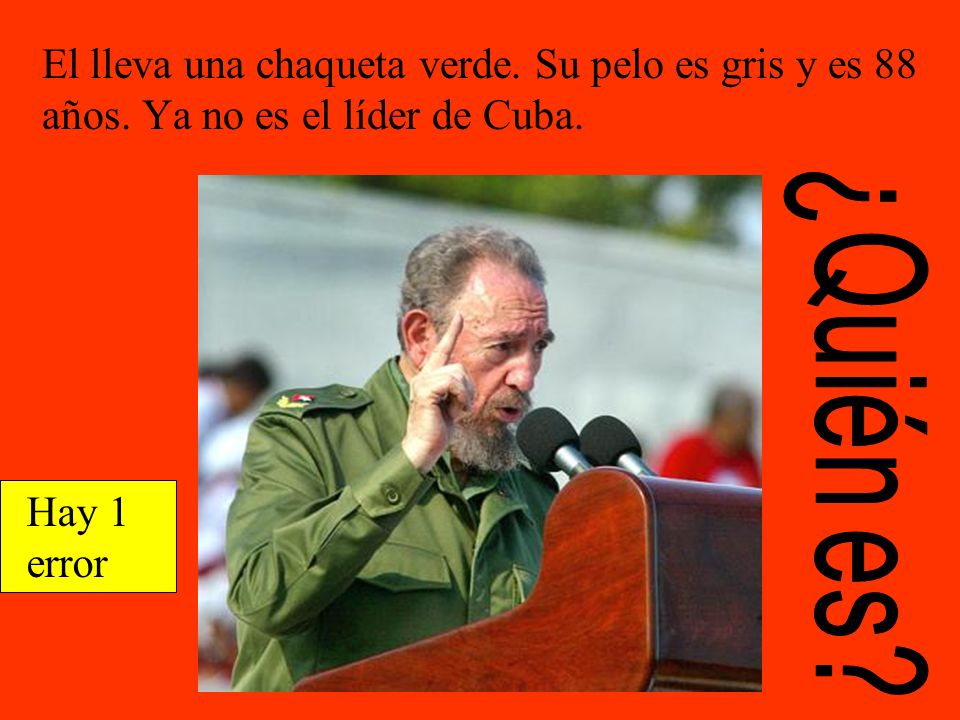 El lleva una chaqueta verde. Su pelo es gris y es 88 años