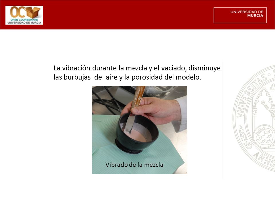 La vibración durante la mezcla y el vaciado, disminuye las burbujas de aire y la porosidad del modelo.