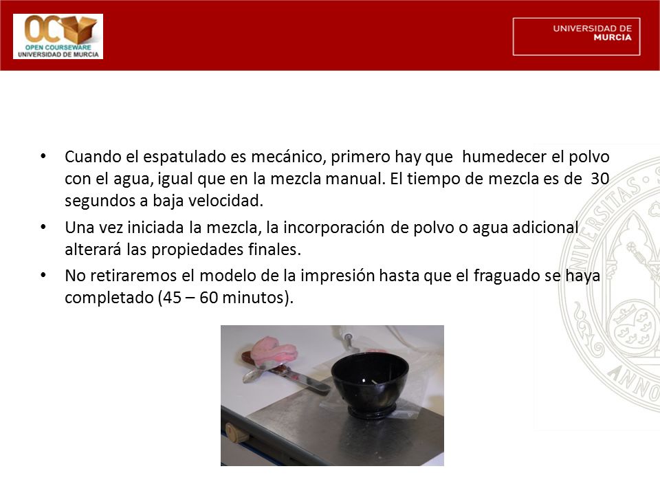 Cuando el espatulado es mecánico, primero hay que humedecer el polvo con el agua, igual que en la mezcla manual. El tiempo de mezcla es de 30 segundos a baja velocidad.