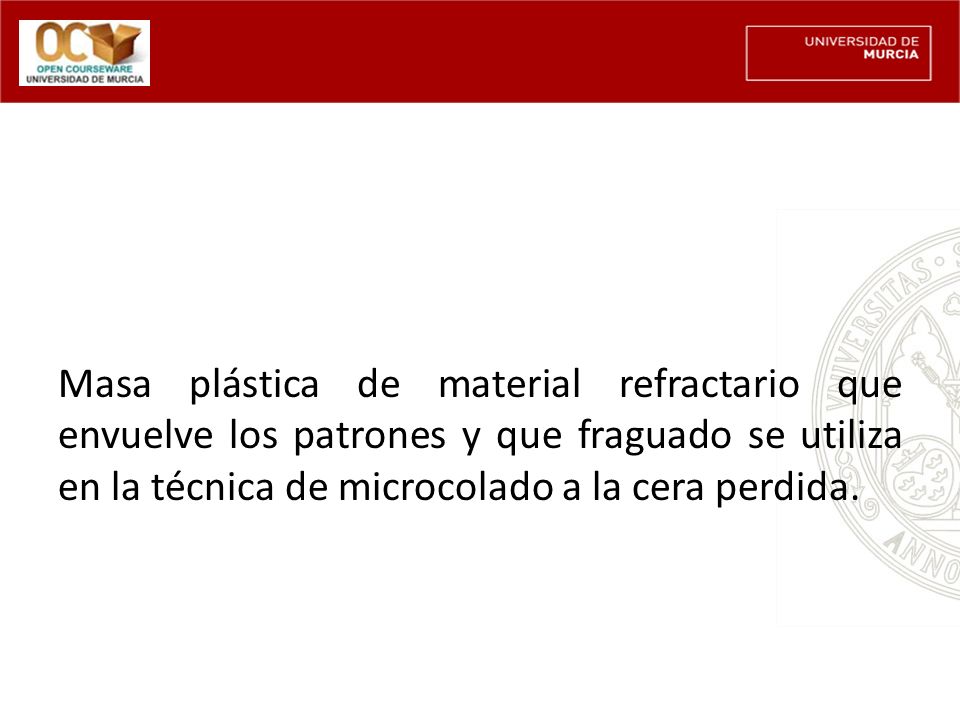 Masa plástica de material refractario que envuelve los patrones y que fraguado se utiliza en la técnica de microcolado a la cera perdida.