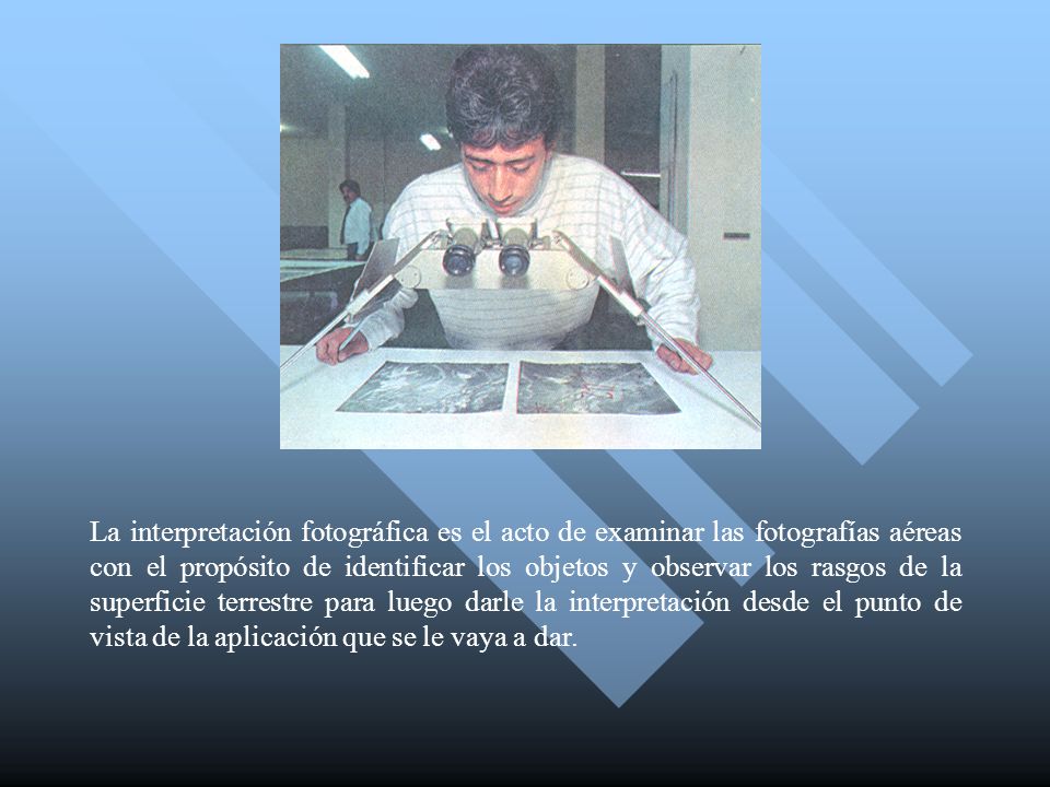 La interpretación fotográfica es el acto de examinar las fotografías aéreas con el propósito de identificar los objetos y observar los rasgos de la superficie terrestre para luego darle la interpretación desde el punto de vista de la aplicación que se le vaya a dar.