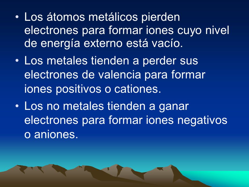 Los átomos metálicos pierden electrones para formar iones cuyo nivel de energía externo está vacío.