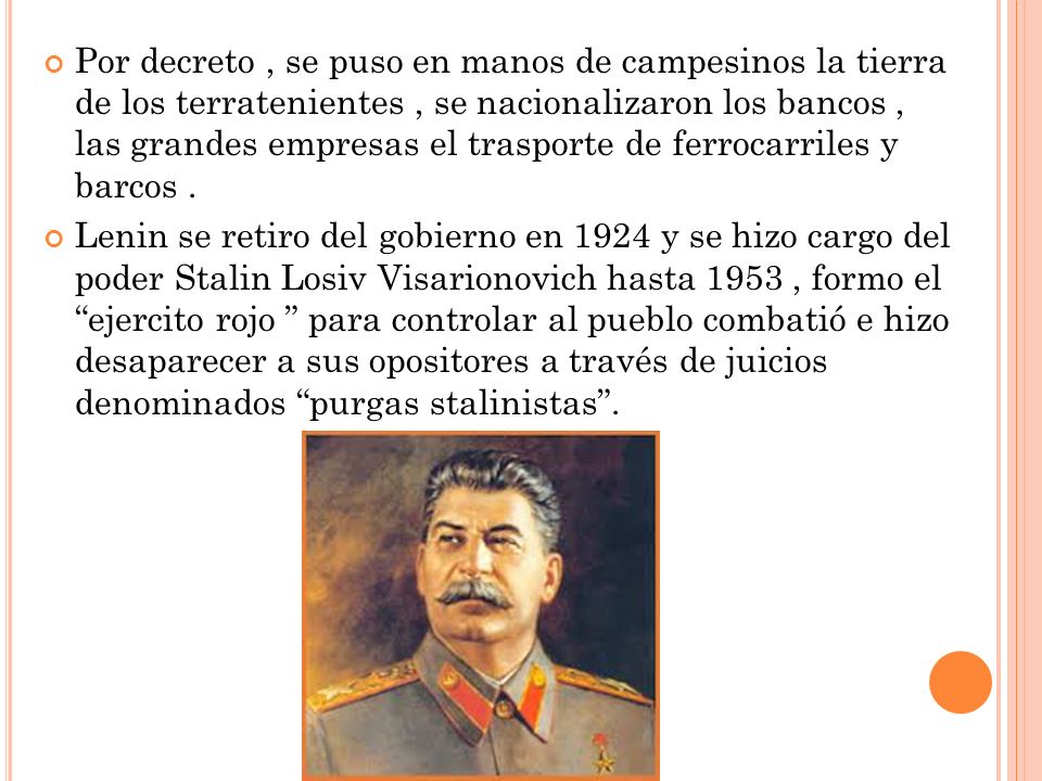 Por decreto , se puso en manos de campesinos la tierra de los terratenientes , se nacionalizaron los bancos , las grandes empresas el trasporte de ferrocarriles y barcos .
