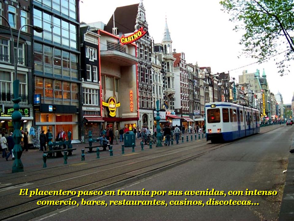 El placentero paseo en tranvía por sus avenidas, con intenso comercio, bares, restaurantes, casinos, discotecas...