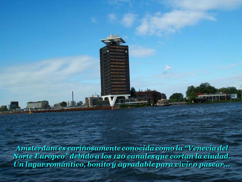 Amsterdam es cariñosamente conocida como la Venecia del Norte Europeo debido a los 120 canales que cortan la ciudad.