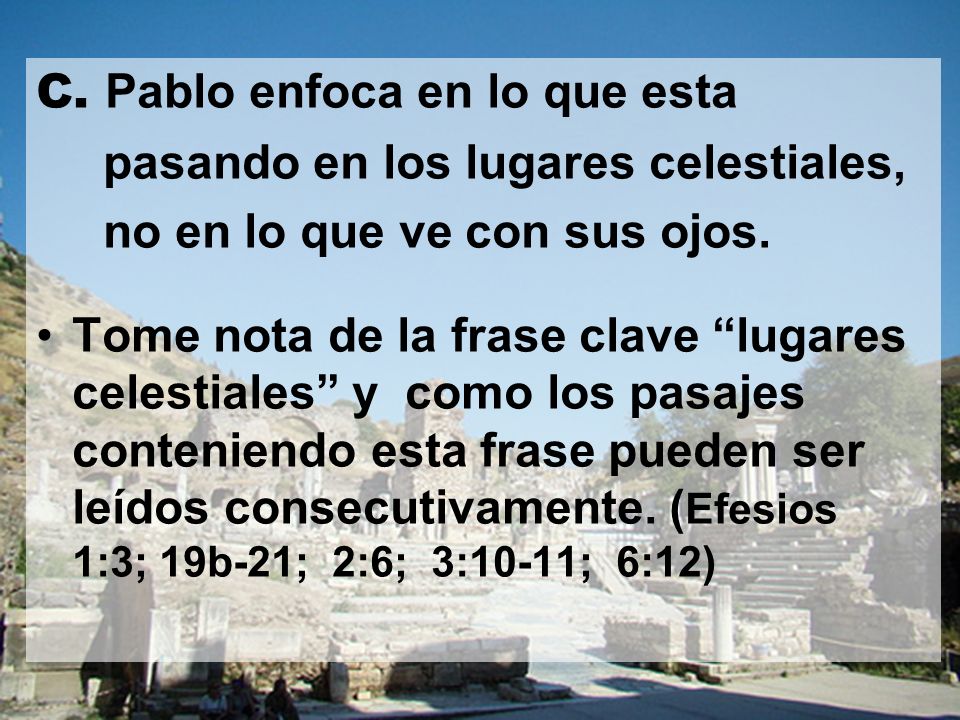 C. Pablo enfoca en lo que esta pasando en los lugares celestiales,