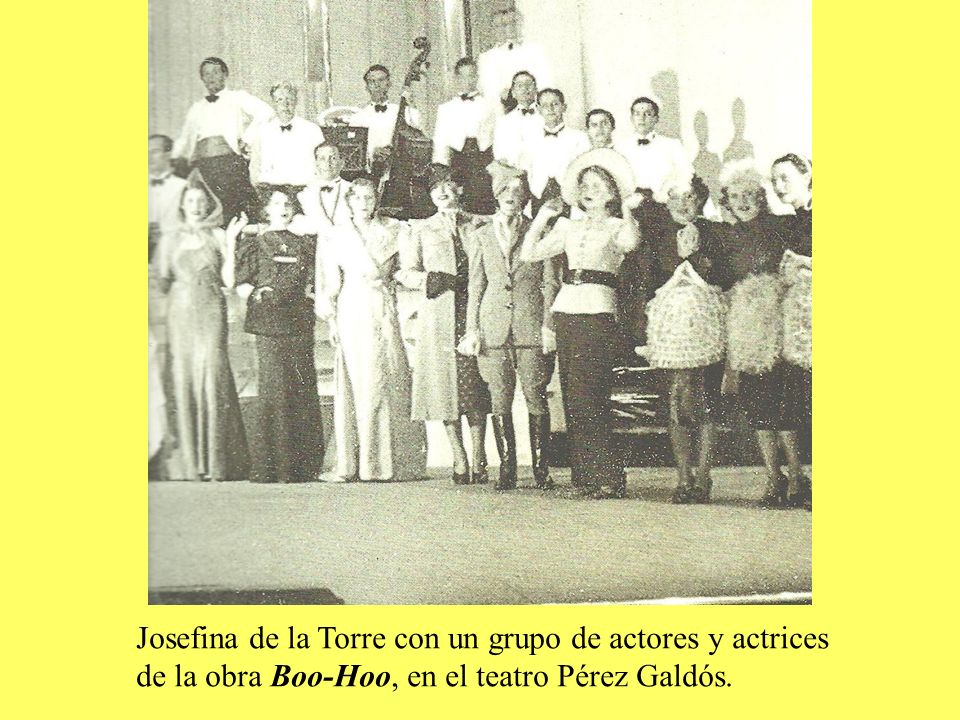 Josefina de la Torre con un grupo de actores y actrices