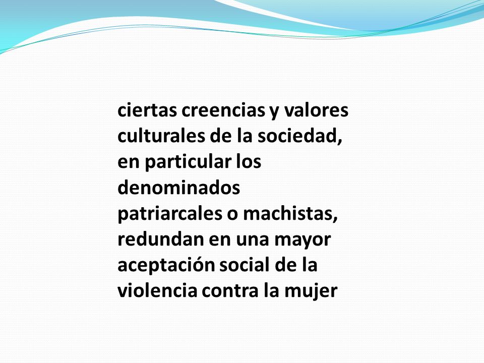 ciertas creencias y valores culturales de la sociedad, en particular los denominados