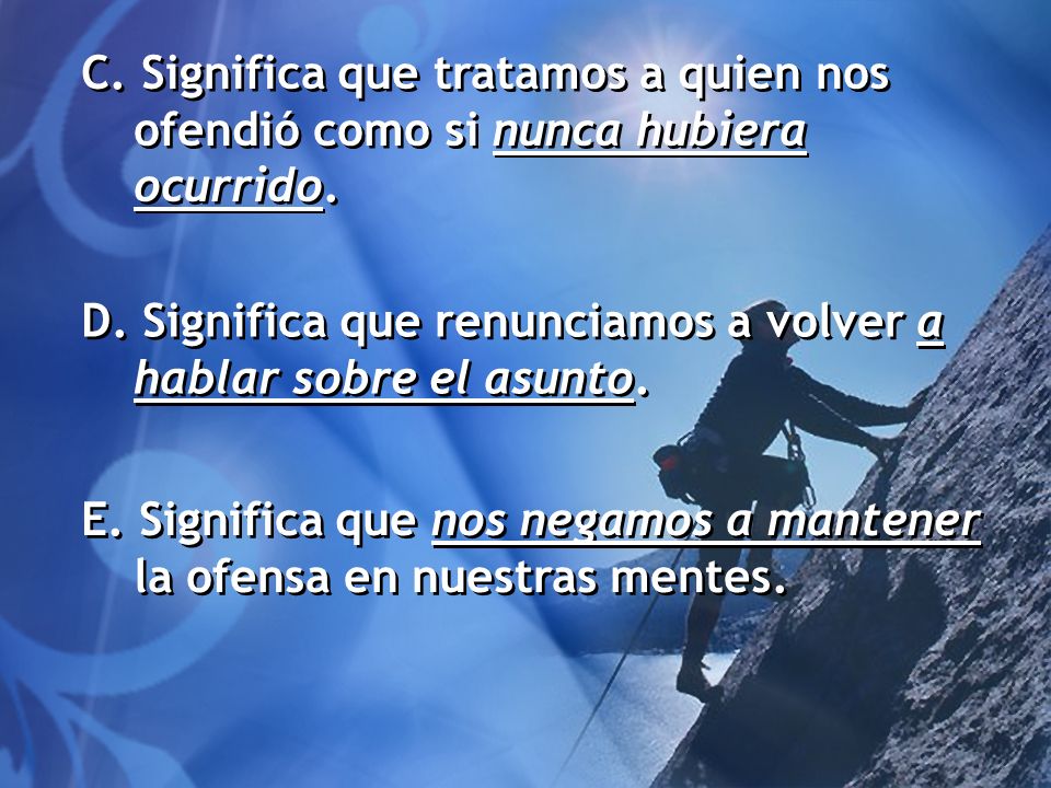 C. Significa que tratamos a quien nos ofendió como si nunca hubiera ocurrido.