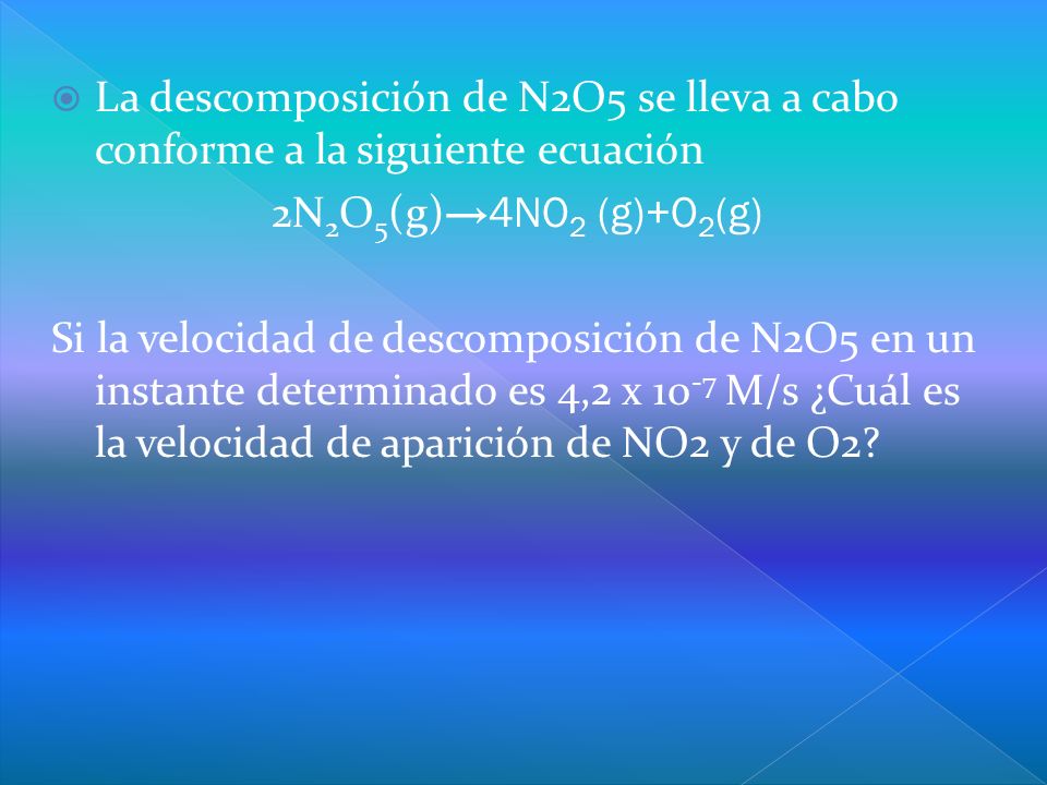 La descomposición de N2O5 se lleva a cabo conforme a la siguiente ecuación
