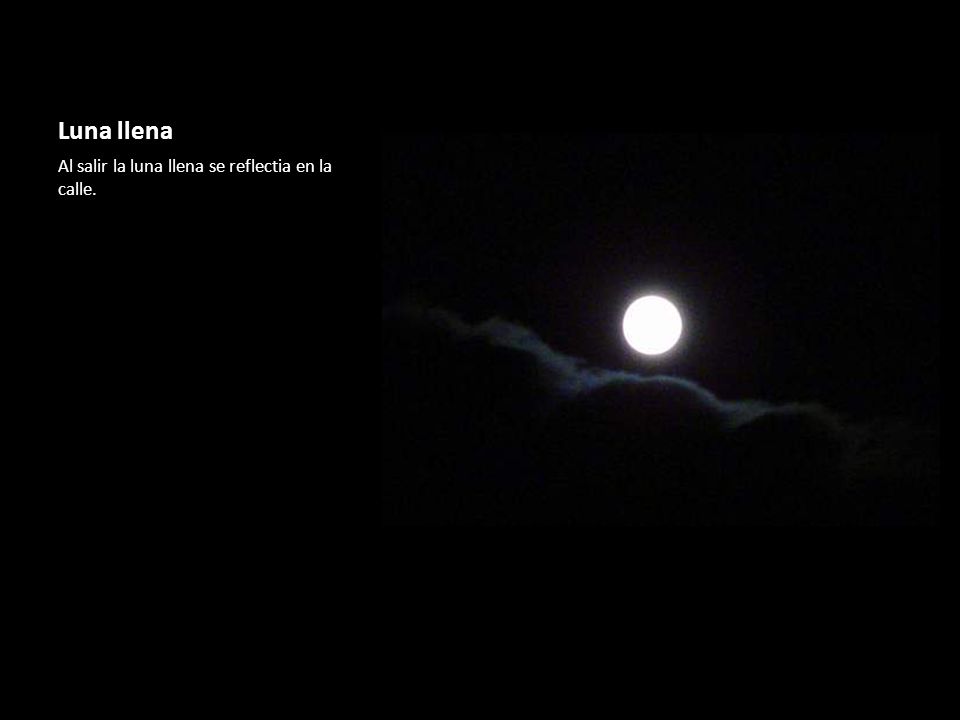Luna llena Al salir la luna llena se reflectia en la calle.