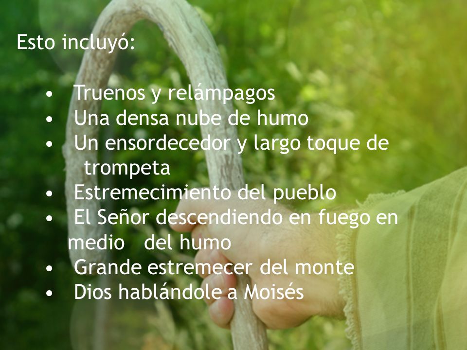 Esto incluyó: Truenos y relámpagos. Una densa nube de humo. Un ensordecedor y largo toque de trompeta.