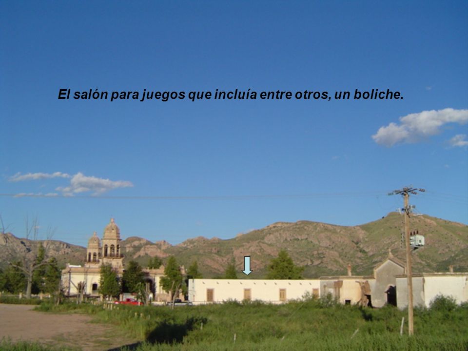 El salón para juegos que incluía entre otros, un boliche.