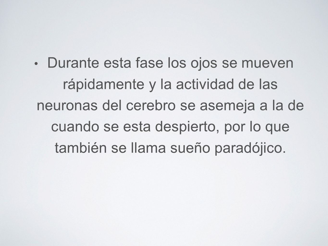 Durante esta fase los ojos se mueven rápidamente y la actividad de las neuronas del cerebro se asemeja a la de cuando se esta despierto, por lo que también se llama sueño paradójico.