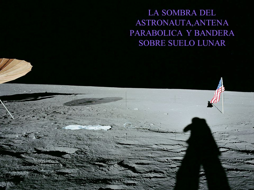 LA SOMBRA DEL ASTRONAUTA,ANTENA PARABOLICA Y BANDERA SOBRE SUELO LUNAR