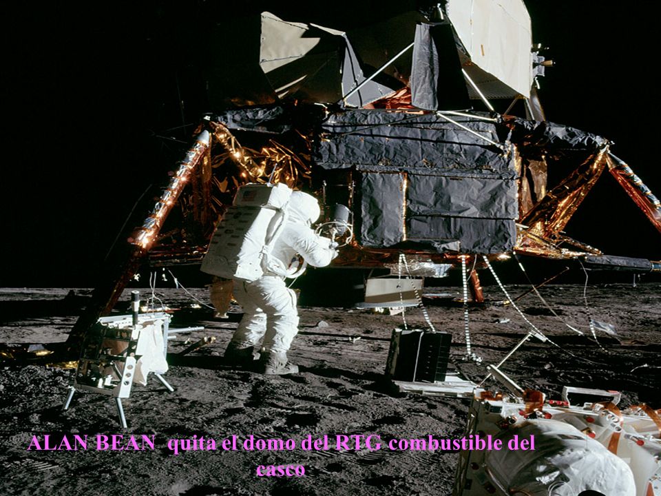 ALAN BEAN quita el domo del RTG combustible del casco