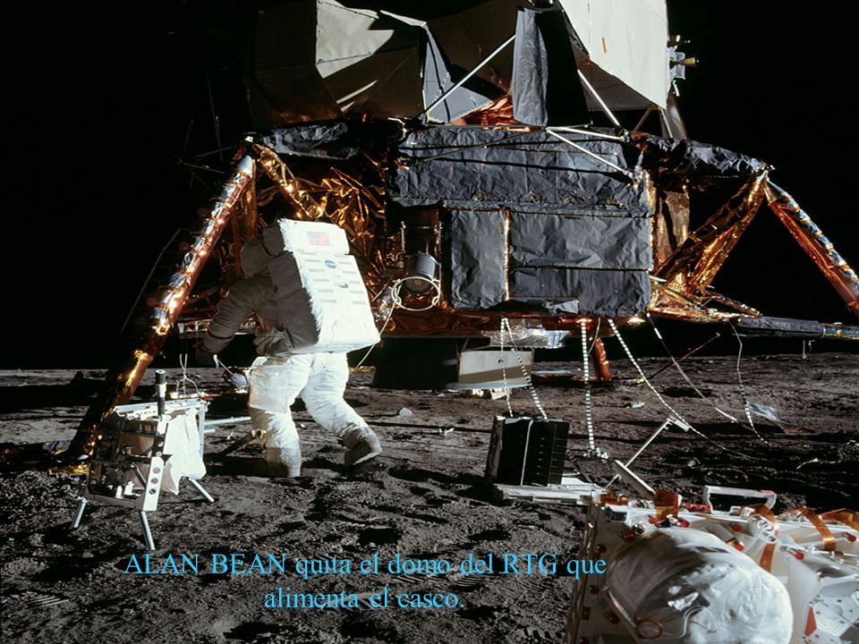 ALAN BEAN quita el domo del RTG que alimenta el casco.