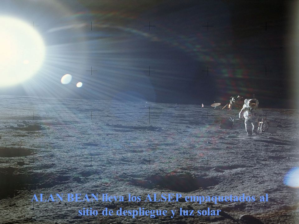 ALAN BEAN lleva los ALSEP empaquetados al sitio de despliegue y luz solar