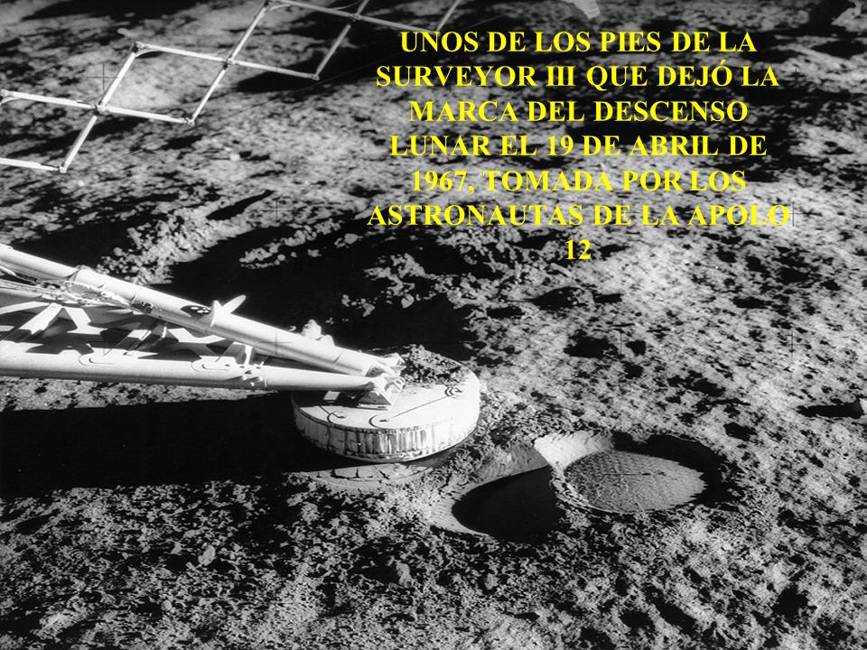UNOS DE LOS PIES DE LA SURVEYOR III QUE DEJÓ LA MARCA DEL DESCENSO LUNAR EL 19 DE ABRIL DE 1967, TOMADA POR LOS ASTRONAUTAS DE LA APOLO 12
