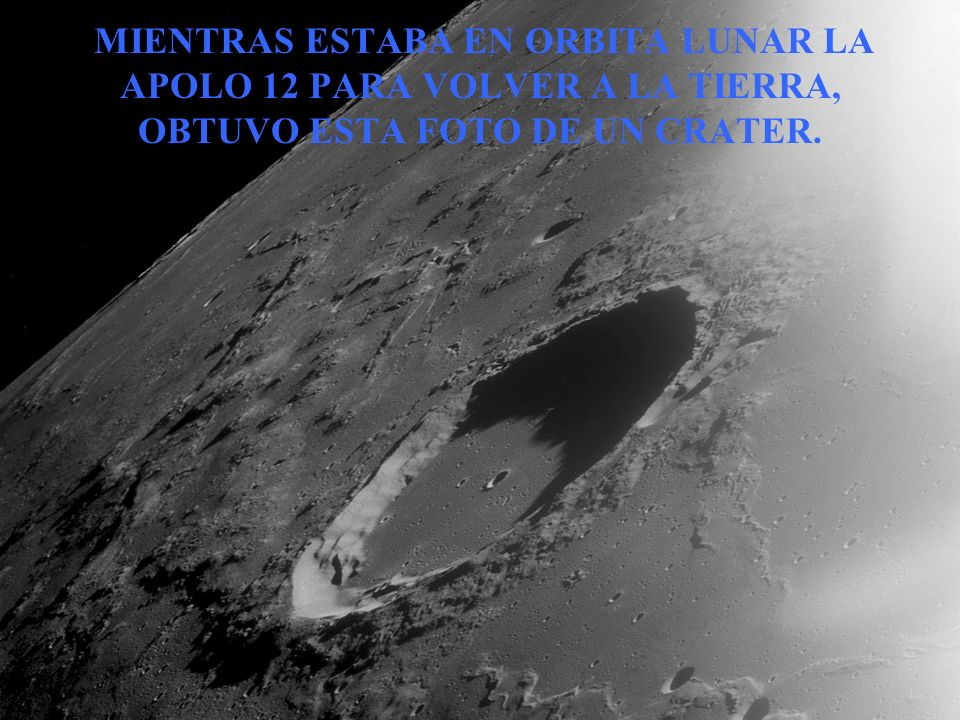 MIENTRAS ESTABA EN ORBITA LUNAR LA APOLO 12 PARA VOLVER A LA TIERRA, OBTUVO ESTA FOTO DE UN CRATER.
