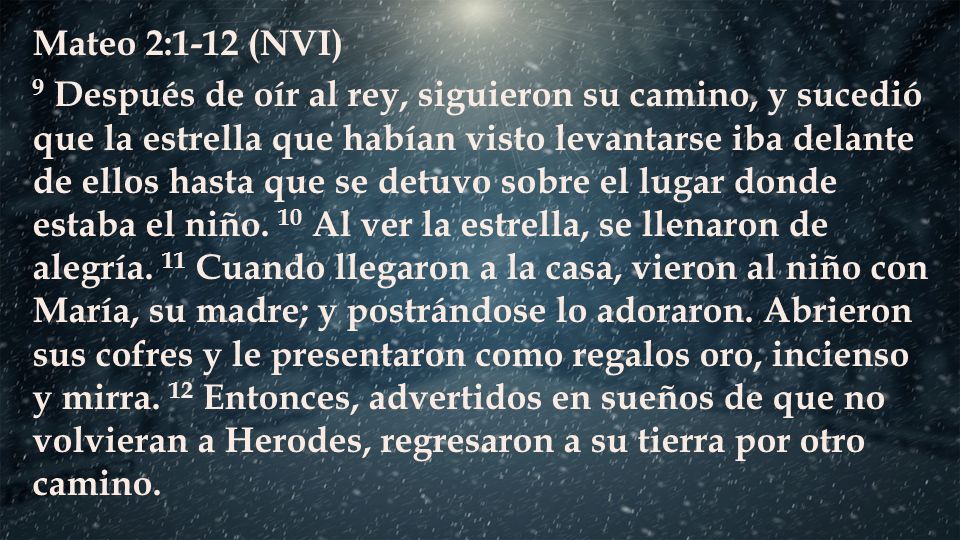 Mateo 2:1-12 (NVI) 9 Después de oír al rey, siguieron su camino, y sucedió que la estrella que habían visto levantarse iba delante de ellos hasta que se detuvo sobre el lugar donde estaba el niño.
