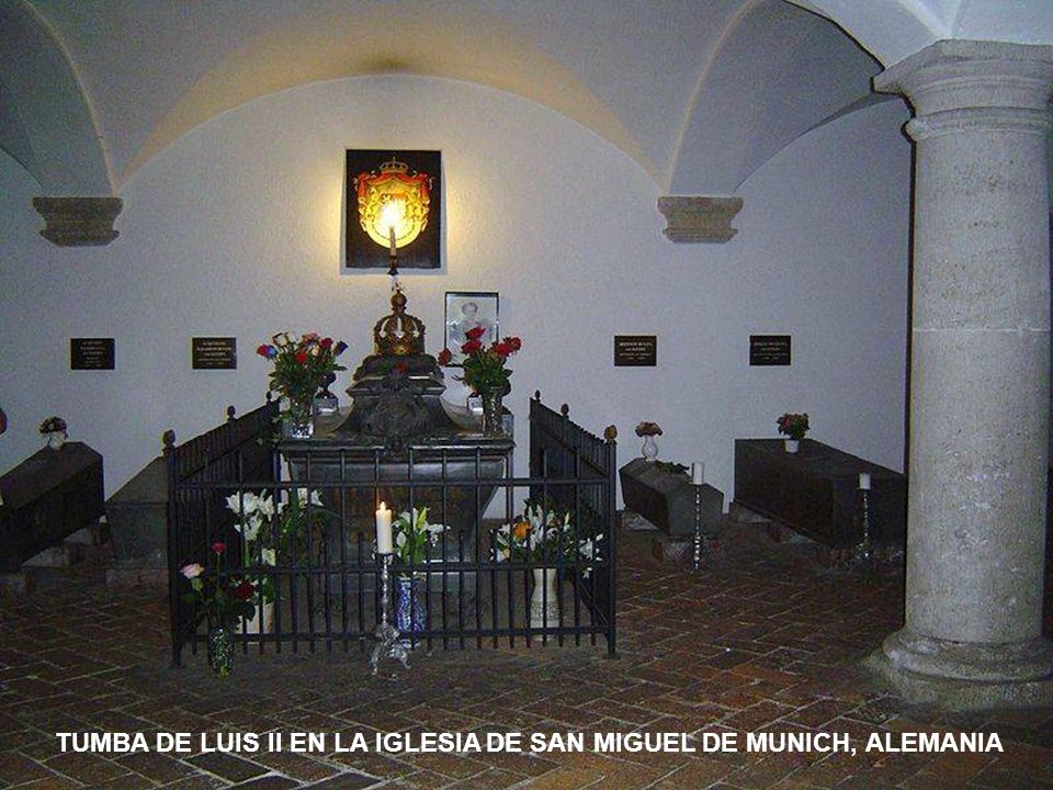TUMBA DE LUIS II EN LA IGLESIA DE SAN MIGUEL DE MUNICH, ALEMANIA