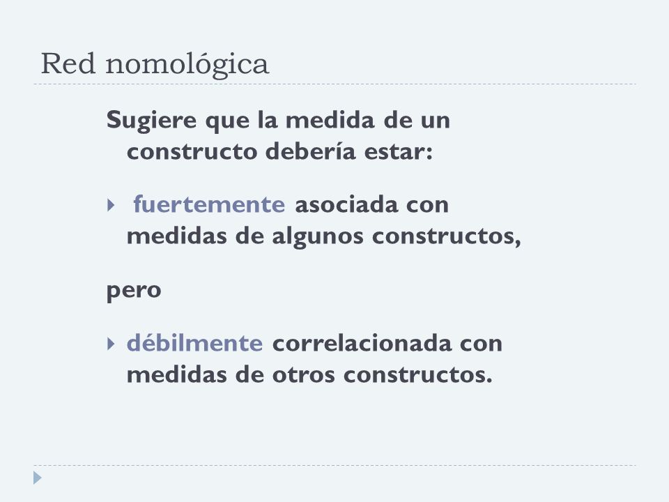 Red nomológica Sugiere que la medida de un constructo debería estar: