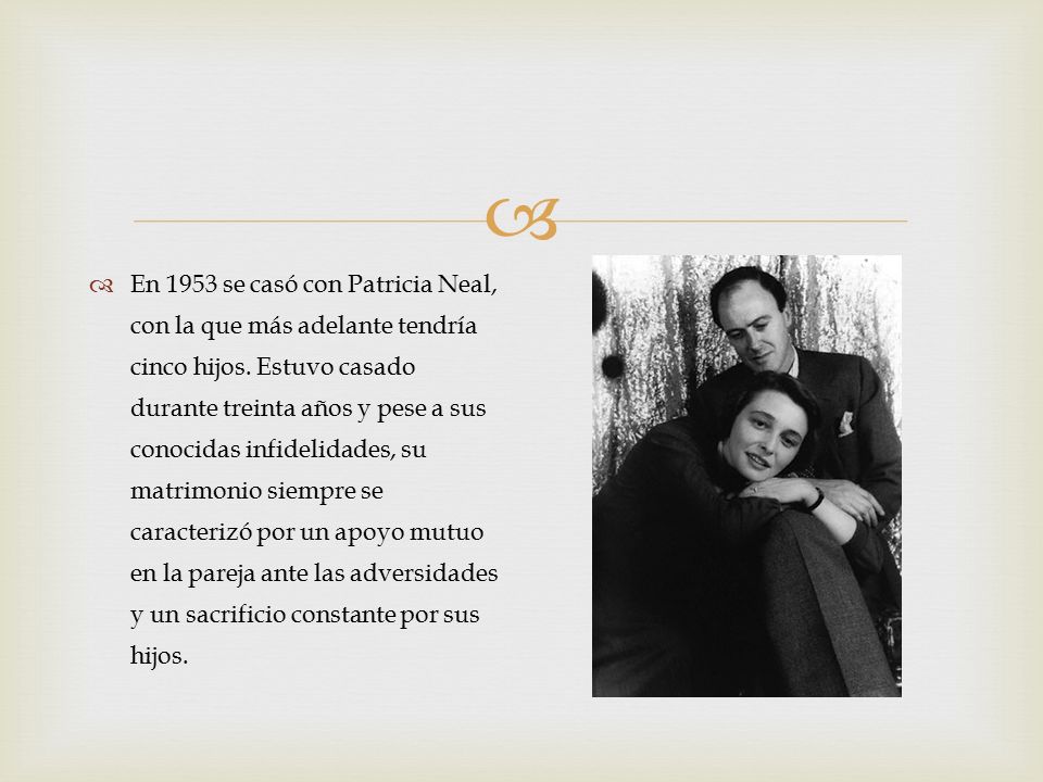 En 1953 se casó con Patricia Neal, con la que más adelante tendría cinco hijos.
