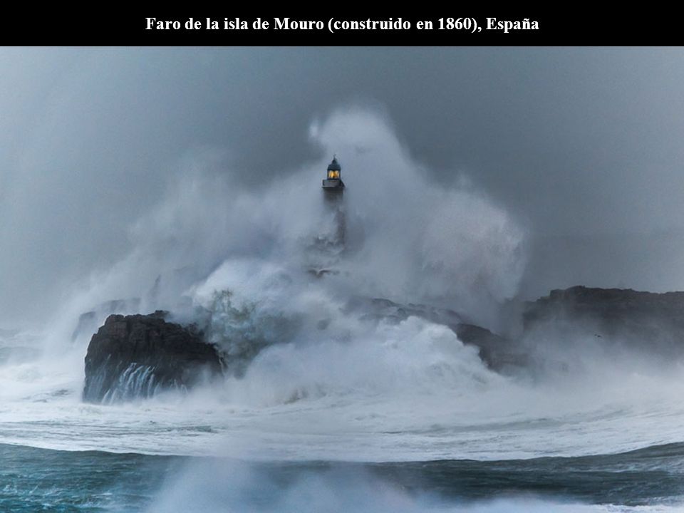 Faro de la isla de Mouro (construido en 1860), España