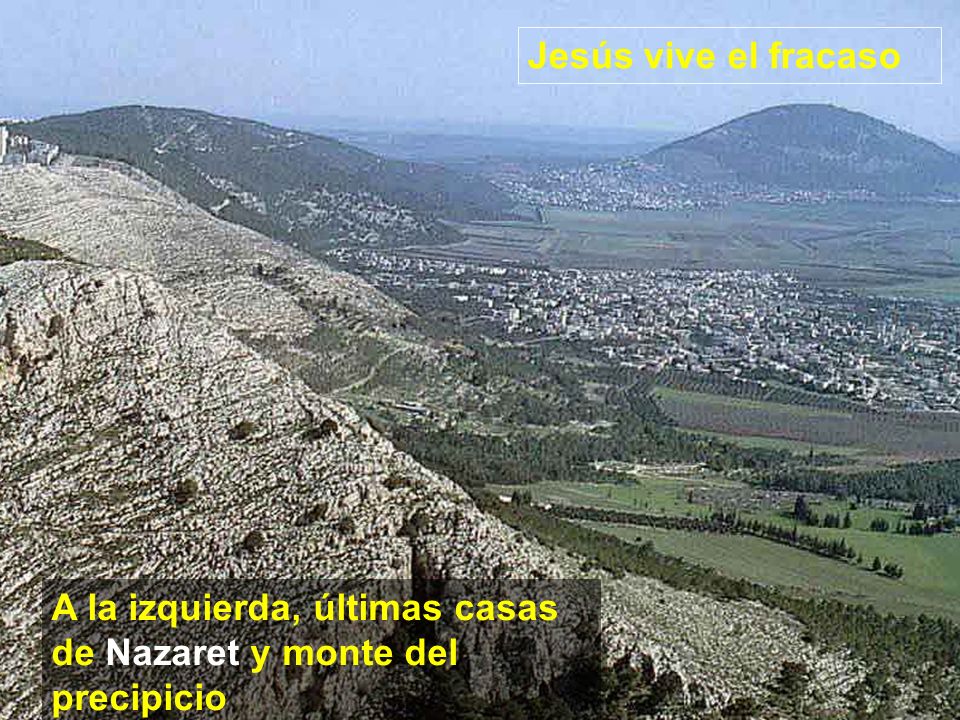 Jesús vive el fracaso A la izquierda, últimas casas de Nazaret y monte del precipicio