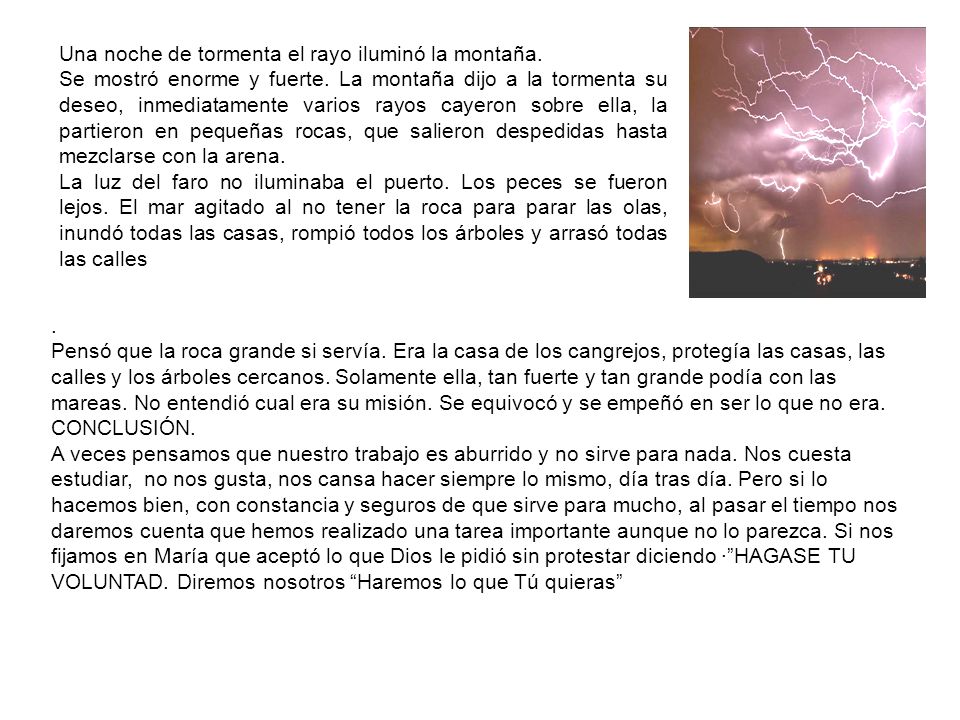 Una noche de tormenta el rayo iluminó la montaña.