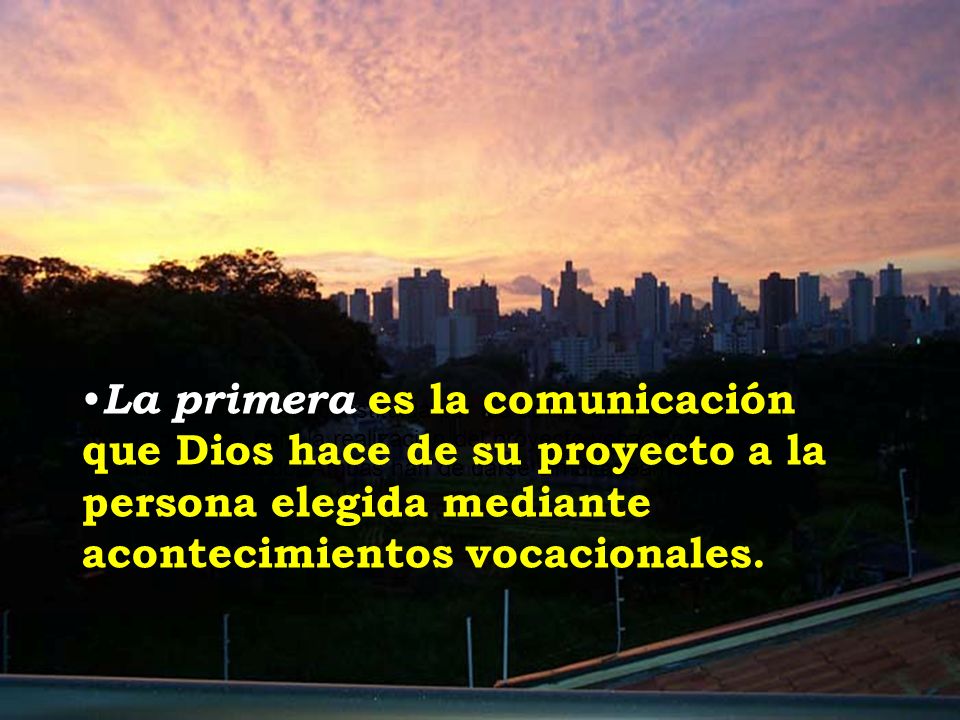 La primera es la comunicación que Dios hace de su proyecto a la persona elegida mediante acontecimientos vocacionales.