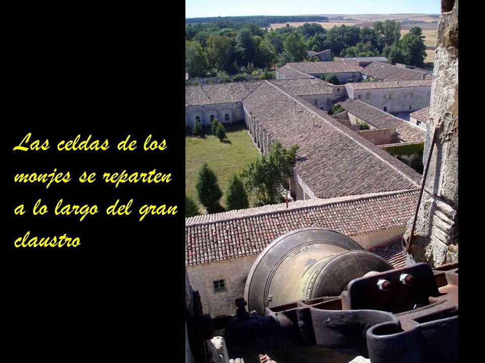 Las celdas de los monjes se reparten a lo largo del gran claustro