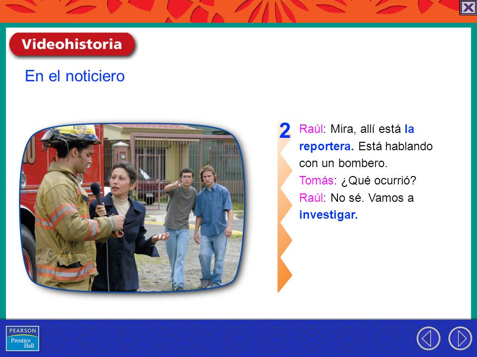 2 En el noticiero Raúl: Mira, allí está la reportera. Está hablando