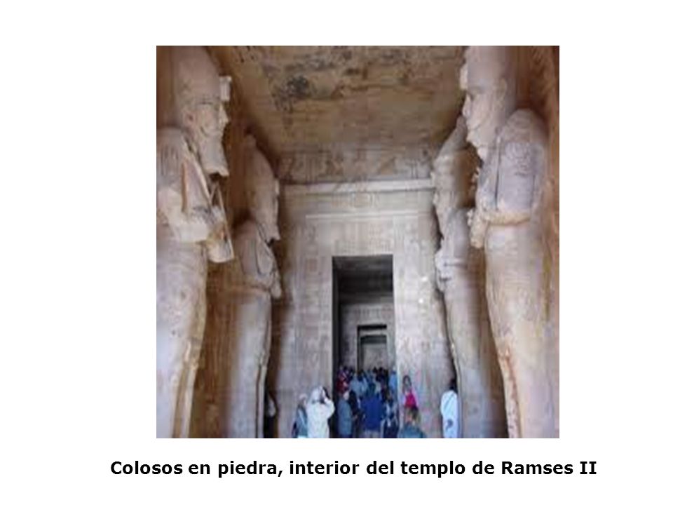 Colosos en piedra, interior del templo de Ramses II